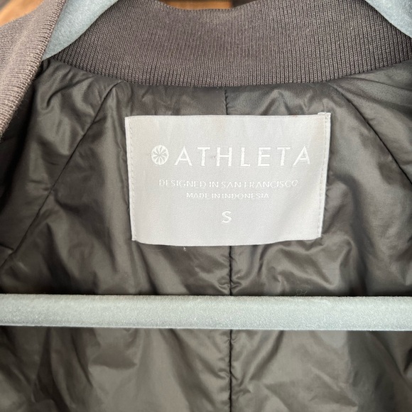 Athleta SUMMIT PIRMALOFT SHELL DARK OLIVE GREEN Size Small Jacket - Picture 7 of 13